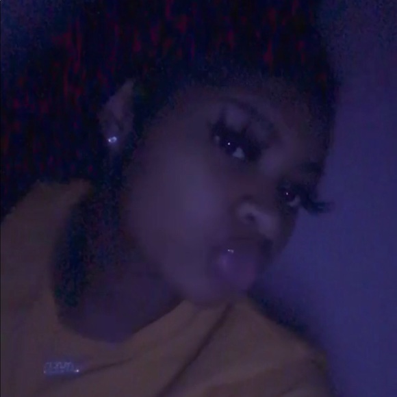 Profile Picture of Lyric Brownlee (@mzdiorrr) on Poshmark