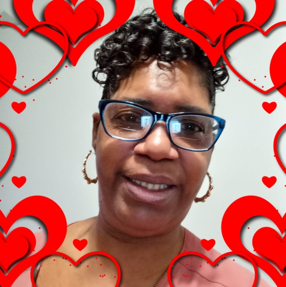 Profile Picture of Patricia Gentry (@patriciagent956) on Poshmark