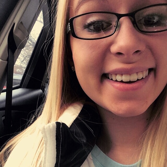 Profile Picture of Heather Zacherl (@heatherzach) on Poshmark