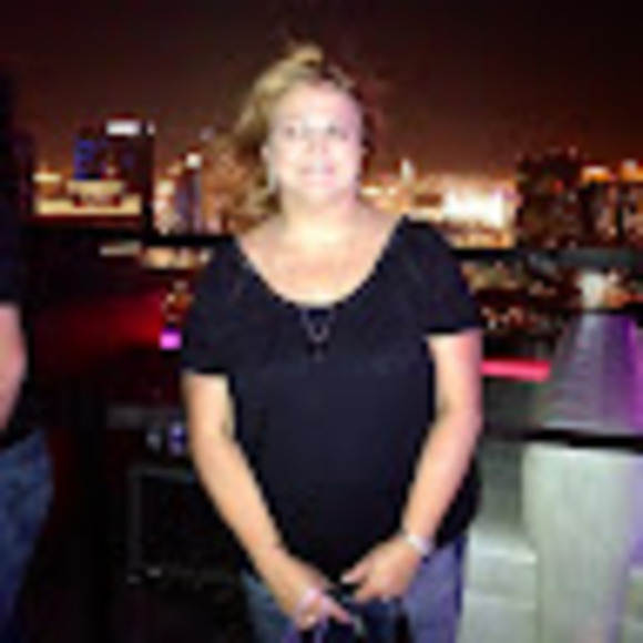 Profile Picture of Marcy Paulson (@marcyannpaulson) on Poshmark