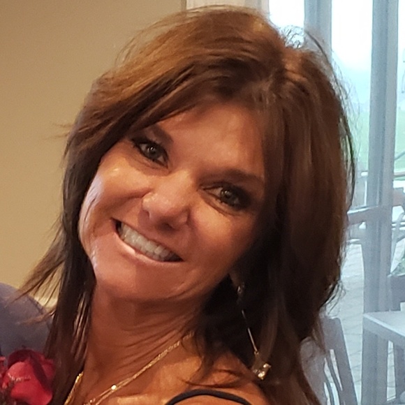 Profile Picture of Jamie Stensland (@jamiestensland) on Poshmark