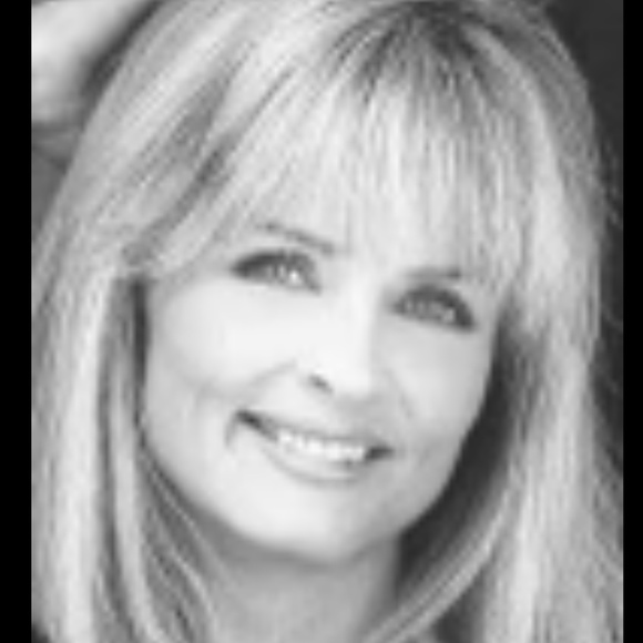 Profile Picture of Alexis Brigham (@lexibombay) on Poshmark