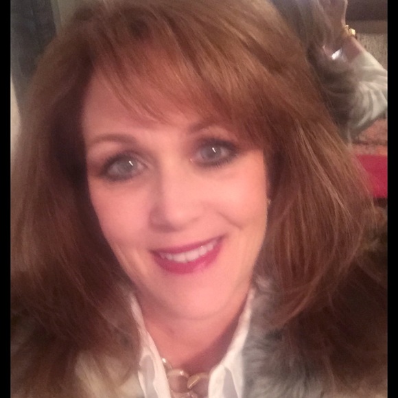 Profile Picture of Nola Hansen (@chanella) on Poshmark