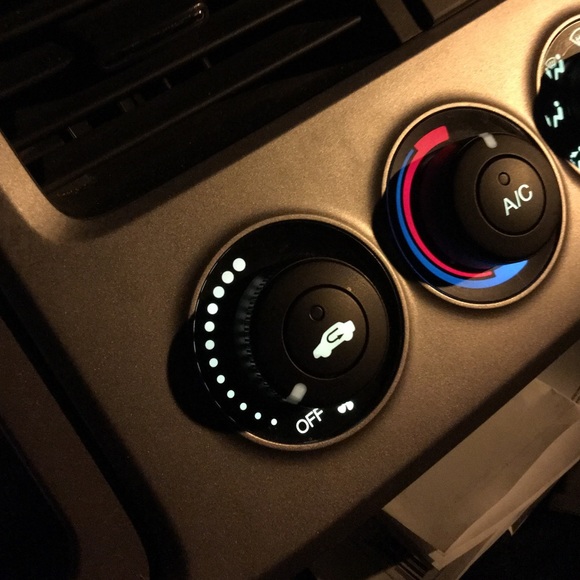 Profile Picture of Cassandra Coverdale (@sparkle08021) on Poshmark