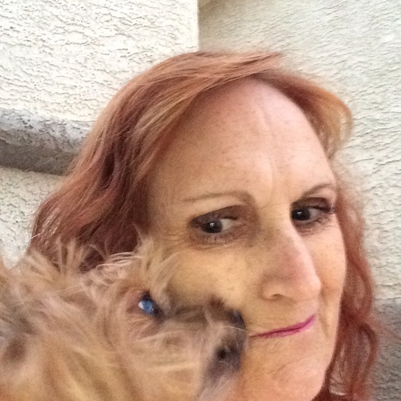 Profile Picture of Laralee Herzog (@luckilady) on Poshmark