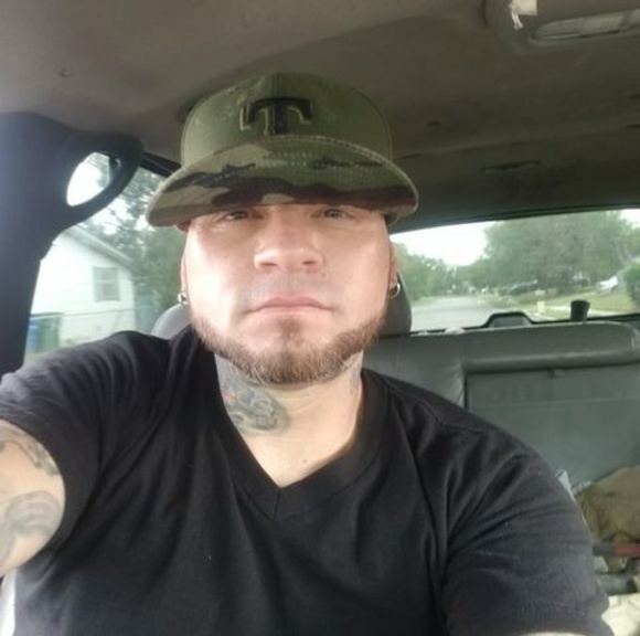 Profile Picture of Juan Sarli (@juan_sarli) on Poshmark