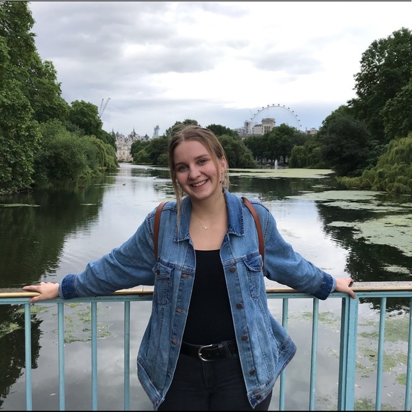 Profile Picture of Brianna Schaefer (@bcmschaefer) on Poshmark