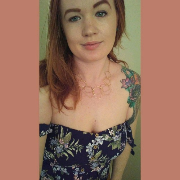 Heather Schofield - Poshmark Profile Picture of Heather Schofield (@h_schofield) on Poshmark