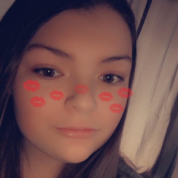 Profile Picture of Brianna Elertson (@bri_elertson) on Poshmark