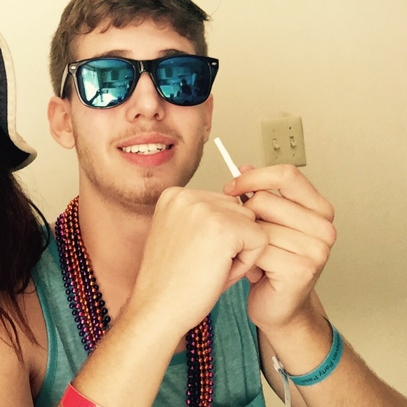 Mike Moon - Poshmark Profile Picture of Mike Moon (@mikemoonman) on Poshmark