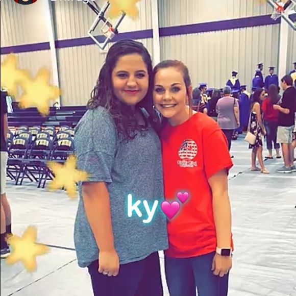 Profile Picture of Kylee Elkins (@kyl3334) on Poshmark