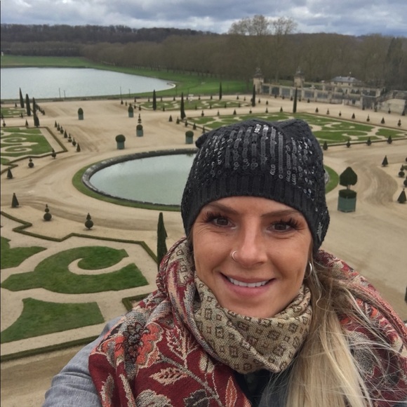 Profile Picture of Janna Doezema (@jhotmommad) on Poshmark