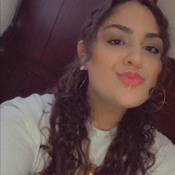 Profile Picture of Adamantia Stathopoulos (@xxada) on Poshmark