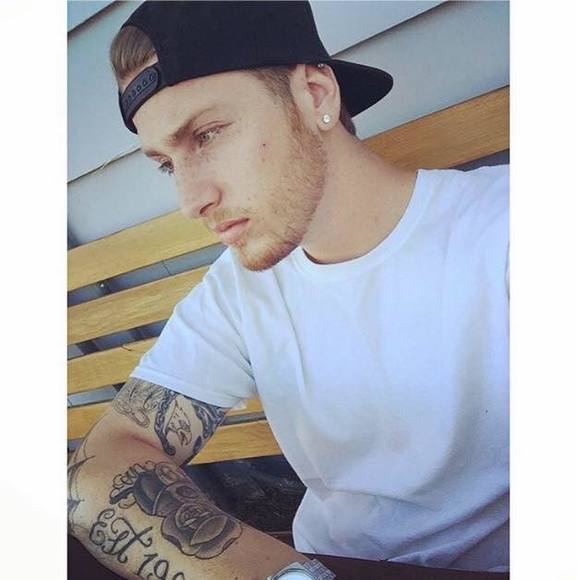 Profile Picture of Justin Tholen (@justintholen) on Poshmark