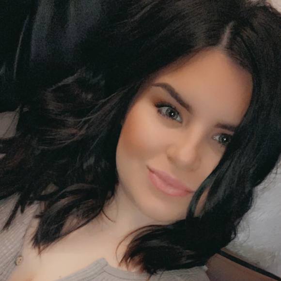 Alexandra Zeiter - Poshmark Profile Picture of Alexandra Zeiter (@alexxxnichole) on Poshmark