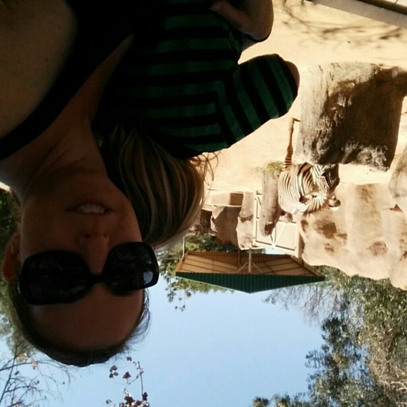 Profile Picture of Gali Zeldin (@galizel) on Poshmark