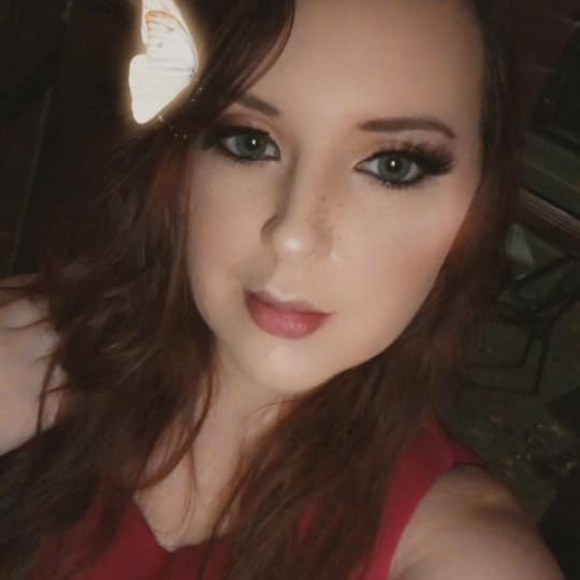 Profile Picture of Eyvette Blache (@embkitty) on Poshmark