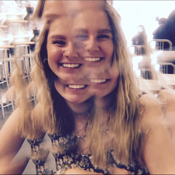 Profile Picture of Amira Hodzic (@zensei) on Poshmark