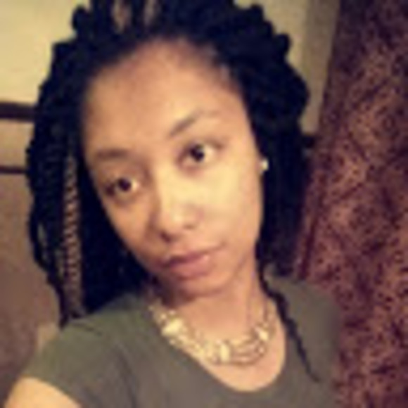 Profile Picture of Dynia Jackson (@niaj2205) on Poshmark