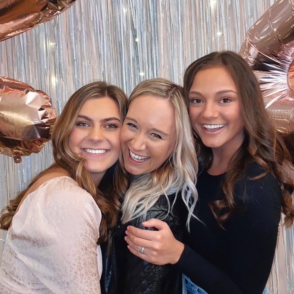 Natalie Koenen - Poshmark Profile Picture of Natalie Koenen (@nkoenen) on Poshmark