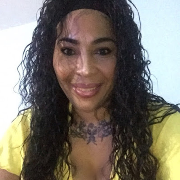 Profile Picture of Annette Pinder (@ettennapinder8) on Poshmark