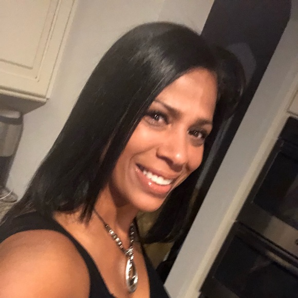 Profile Picture of Lorenza Robles-passarelli (@renzie66) on Poshmark