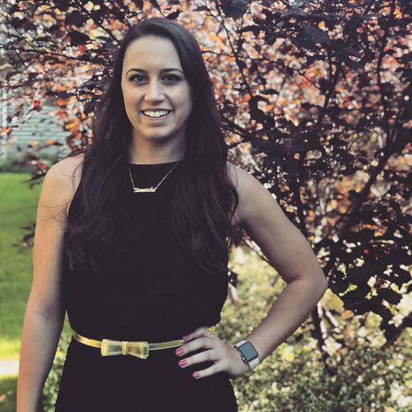 Profile Picture of Samantha Nofsinger (@sammnn1919) on Poshmark