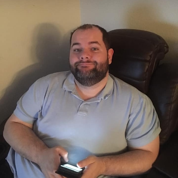 Profile Picture of Joshua Sexton (@joshuasexton372) on Poshmark