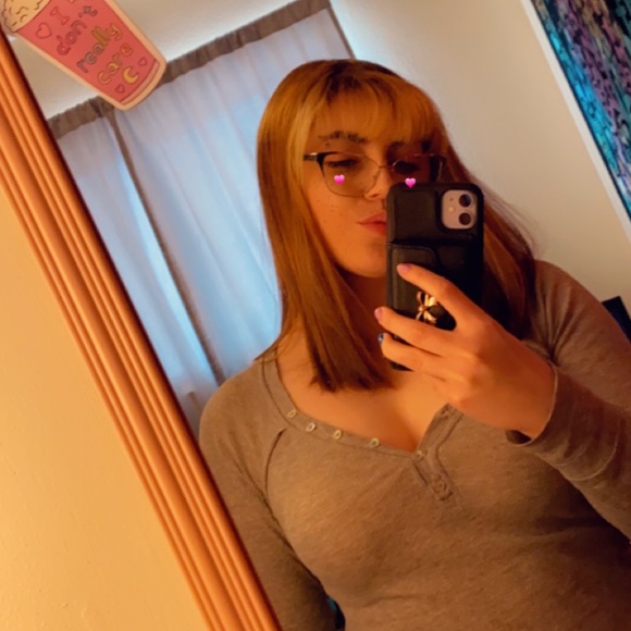 Profile Picture of Raechelle Sandoval (@raechellesandov) on Poshmark