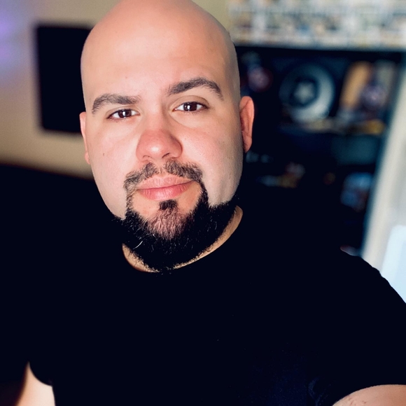 Profile Picture of Guillermo Nieves lugo (@guilenieves) on Poshmark