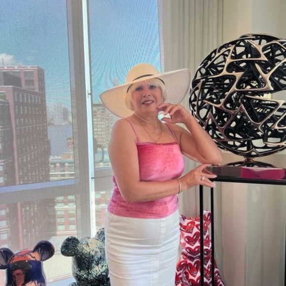 Profile Picture of Ирина Галимова (@irindjan161960) on Poshmark