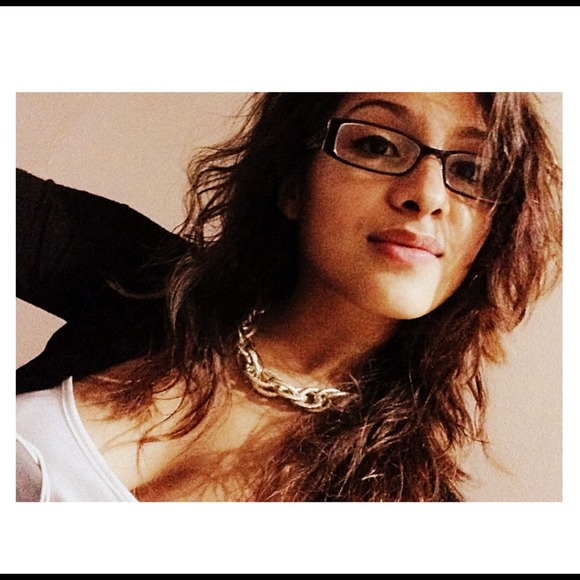 Profile Picture of Elsa Jimenez (@elsajim0) on Poshmark