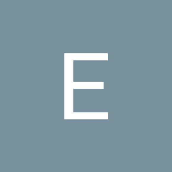 Profile Picture of Ellen Schroeder (@schroeder96744) on Poshmark