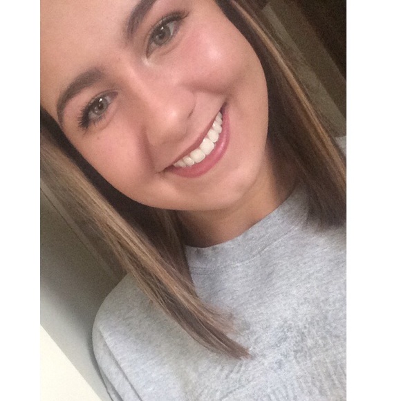 Profile Picture of Shania Johnson (@shaniamarie22) on Poshmark