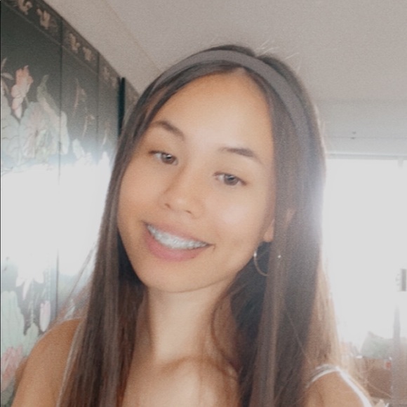 Profile Picture of Elonna Blunt (@itzelonna) on Poshmark
