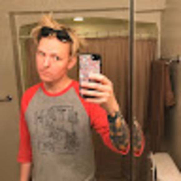 Profile Picture of Steve Iveson (@siveson87) on Poshmark