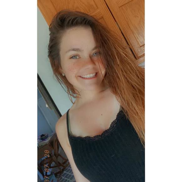 Victoria Emaus - Poshmark Profile Picture of Victoria Emaus (@vicemaus) on Poshmark