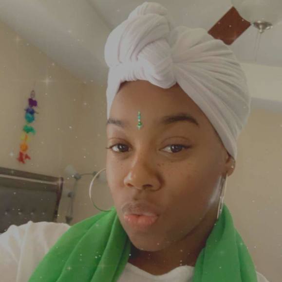 Profile Picture of Regina💜no trades Cloman (@mzginabina) on Poshmark