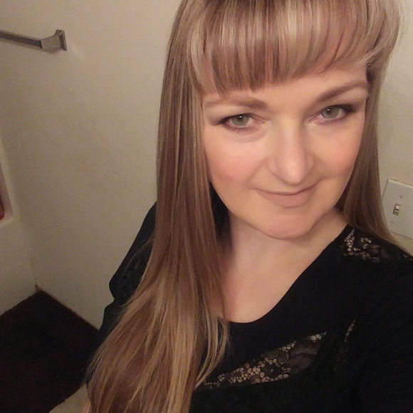 Profile Picture of Debi Nordyke-aalmo (@debiann1935) on Poshmark