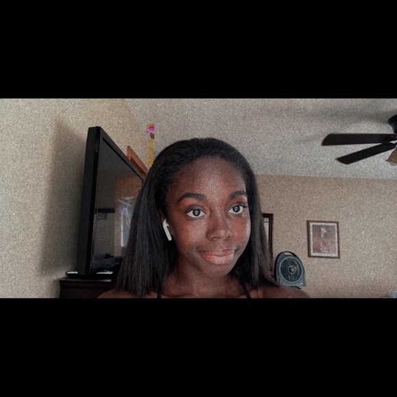 Profile Picture of Alauna Troxler (@launa_t) on Poshmark