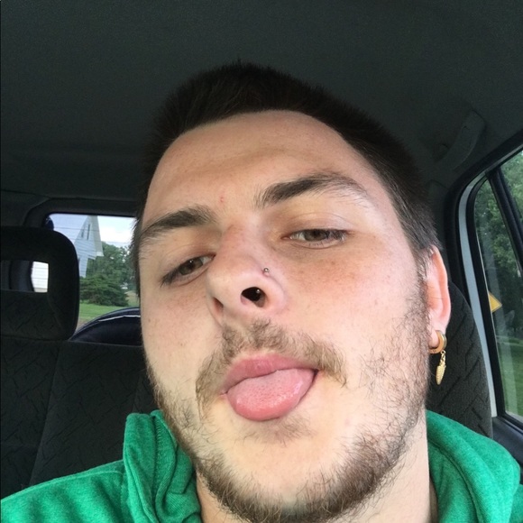 Profile Picture of Joshua Oliver (@joshua271) on Poshmark