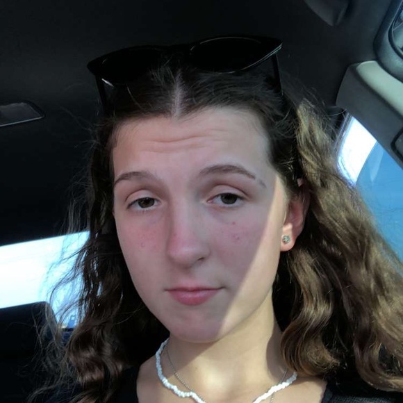 Melissa Stahly - Poshmark Profile Picture of Melissa Stahly (@melissa_stahly) on Poshmark