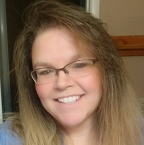 Profile Picture of Amanda Mascoe (@amascoe) on Poshmark