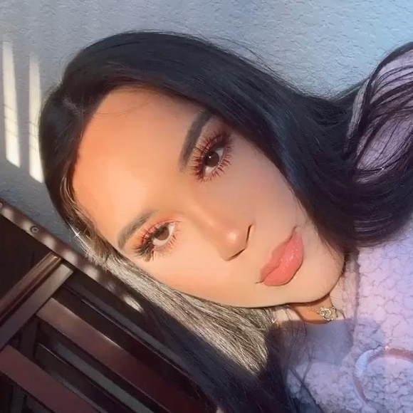 Profile Picture of Manuela Coronel (@manuela64) on Poshmark