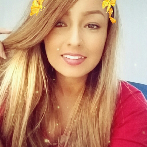 Profile Picture of Tonya Uribe (@tonya_13) on Poshmark