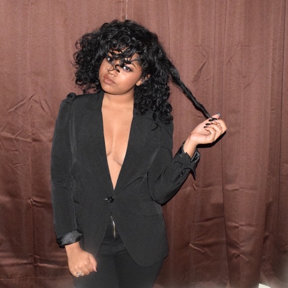 Profile Picture of Adriane Sealey (@kissgrandberry) on Poshmark