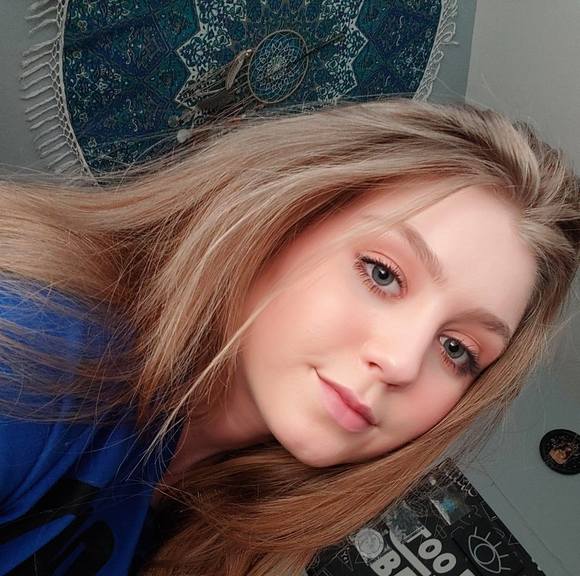Profile Picture of Alexis Hyatt (@alexishyatt581) on Poshmark