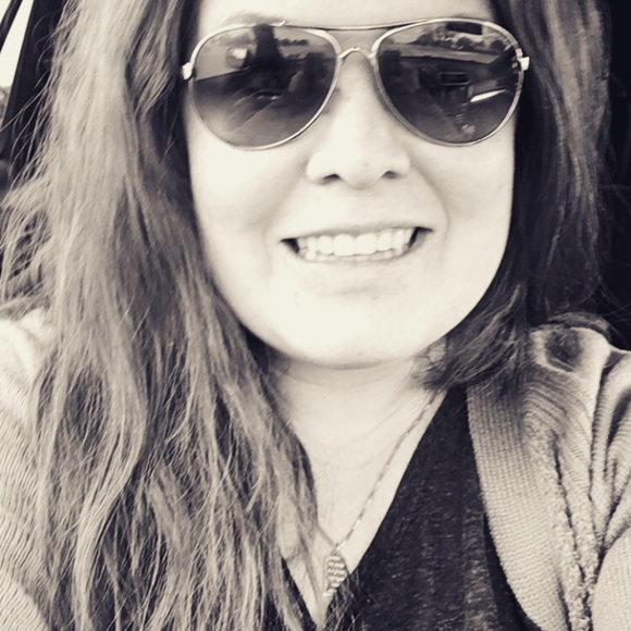 Profile Picture of Tamara Stewart (@tstew102) on Poshmark