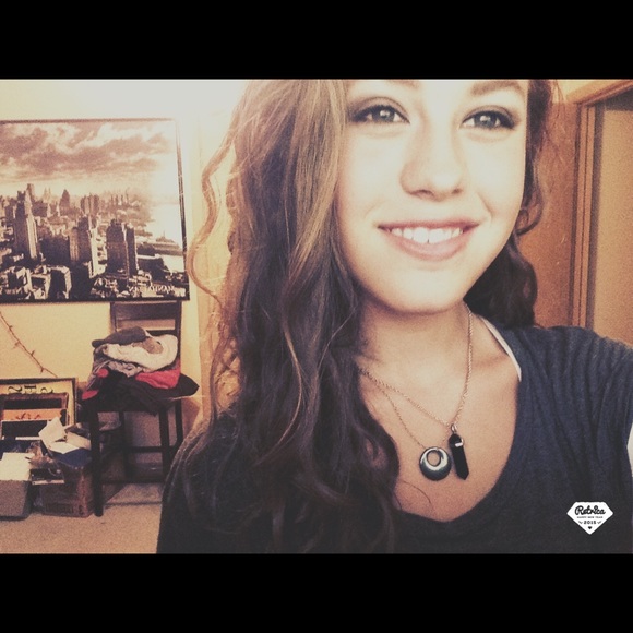 Profile Picture of Julia Roberson (@jluvjoy620) on Poshmark
