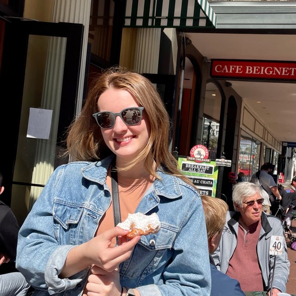 Profile Picture of Gaby Gerner (@gabyyg965) on Poshmark